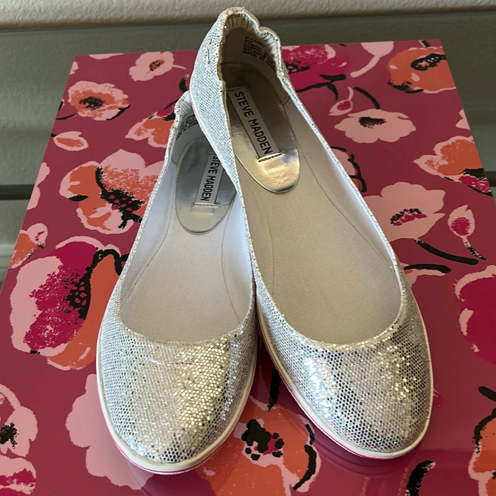 Steve Madden Cappi Silver Glitter Slip-On ballet flat style Shoe Women's size 9